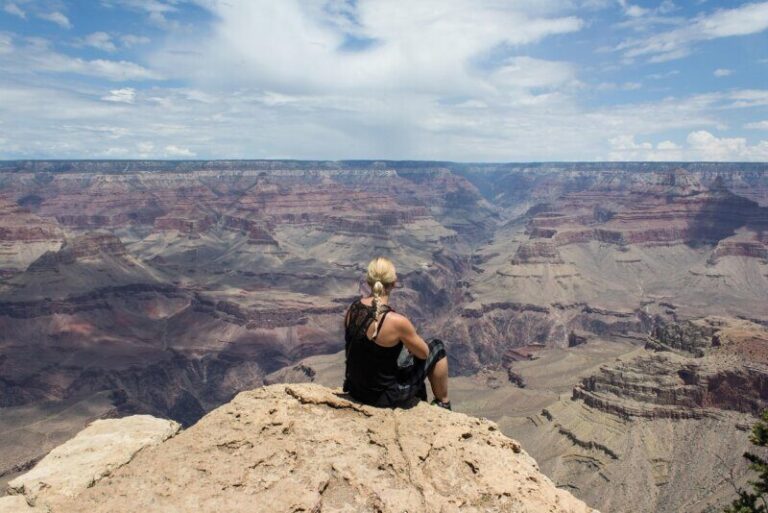 Razmišljanje o međuljudskoj komunikaciji uz pogled na veličanstveni Grand Canyon.