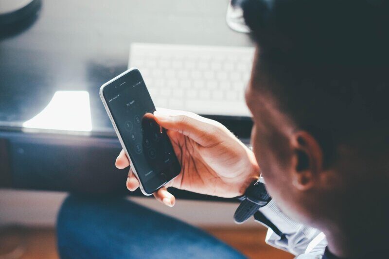 Stalna upotreba digitalnih uređaja može izazvati mentalni umor na poslu.